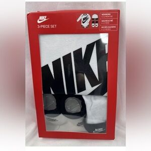 Nike Swoosh Baby Gift Set 6-12 Months 3 Pc Set Bodysuit Booties Cap Baby Gift
